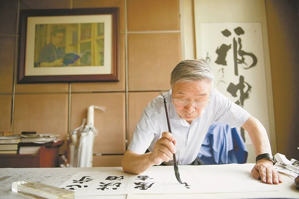 更殚余力付樵苏——记中国工程院院士向仲怀2.jpg